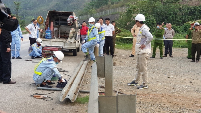 chùm ảnh: xử lý vi phạm tháo hộ lan trái phép trên cao tốc nội bài-lào cai