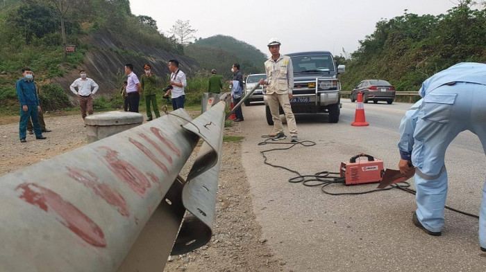 chùm ảnh: xử lý vi phạm tháo hộ lan trái phép trên cao tốc nội bài-lào cai