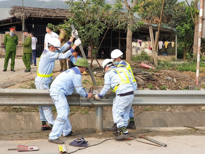 chùm ảnh: xử lý vi phạm tháo hộ lan trái phép trên cao tốc nội bài-lào cai