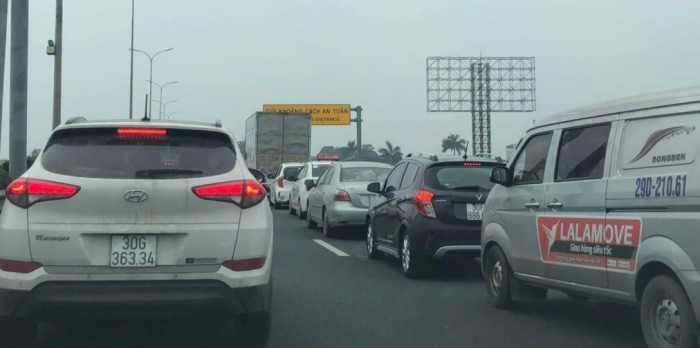 cao tốc pháp vân - cầu giẽ phải xả trạm gần 2 tiếng
