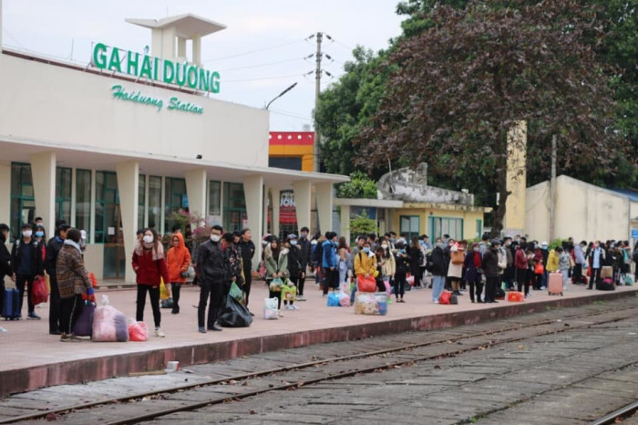 tàu hà nội - hải phòng đón khách ở hải dương sau nhiều ngày gián đoạn