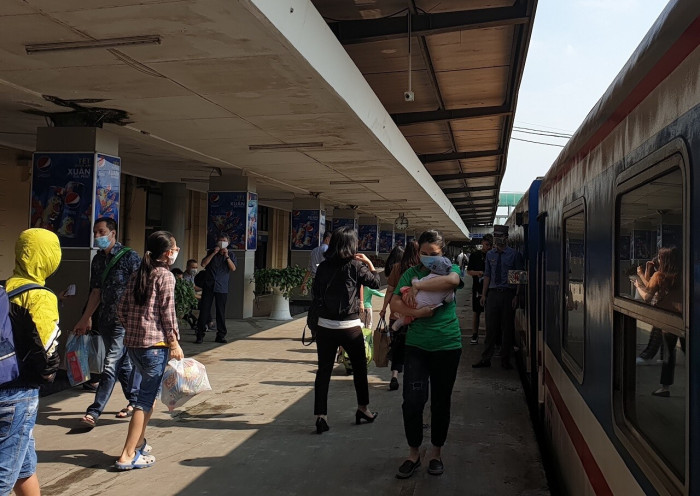 Đường sắt dừng chạy nhiều đoàn tàu vì dịch covid-19